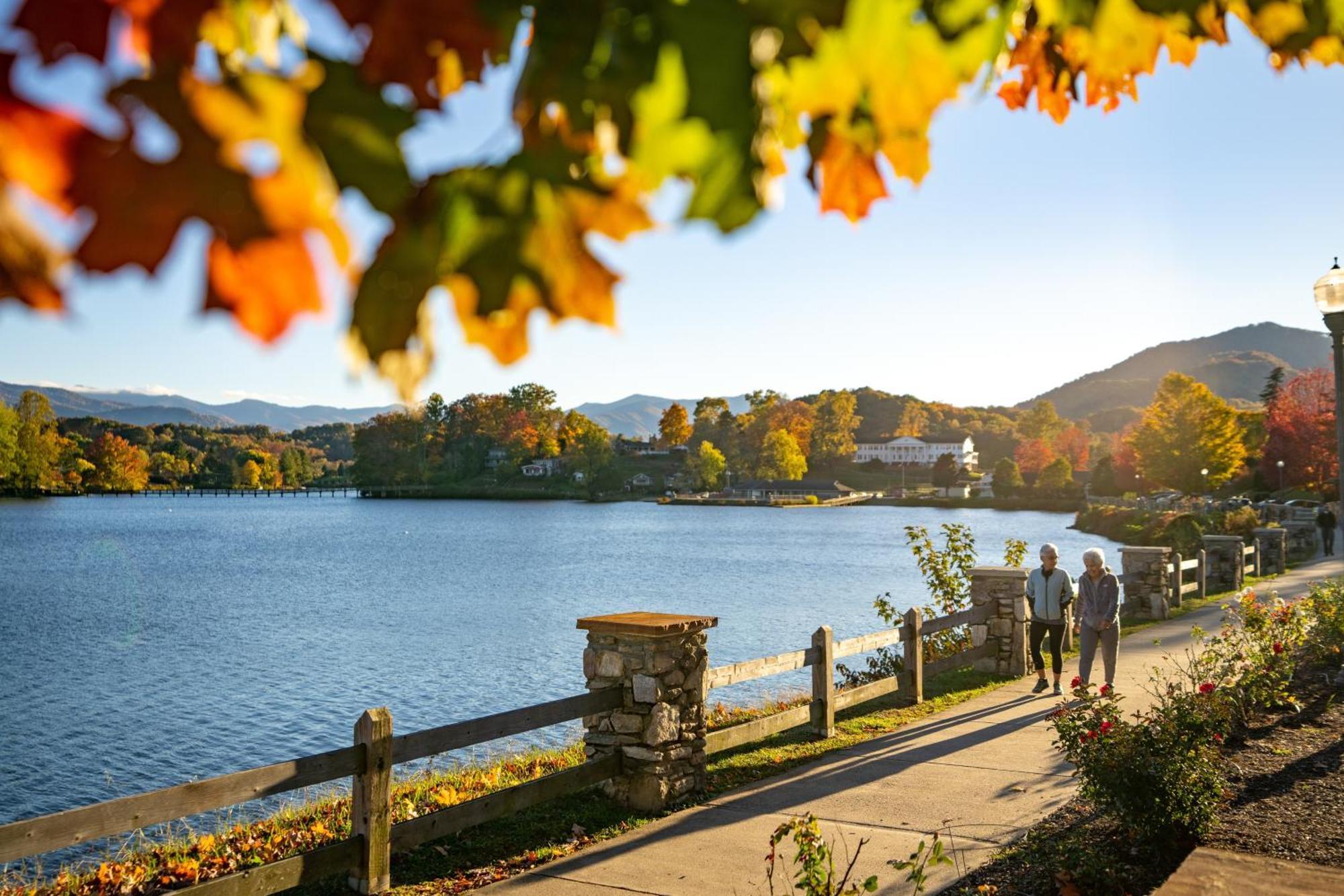 A Beautiful View & Carriage Villa Lake Junaluska Oda fotoğraf