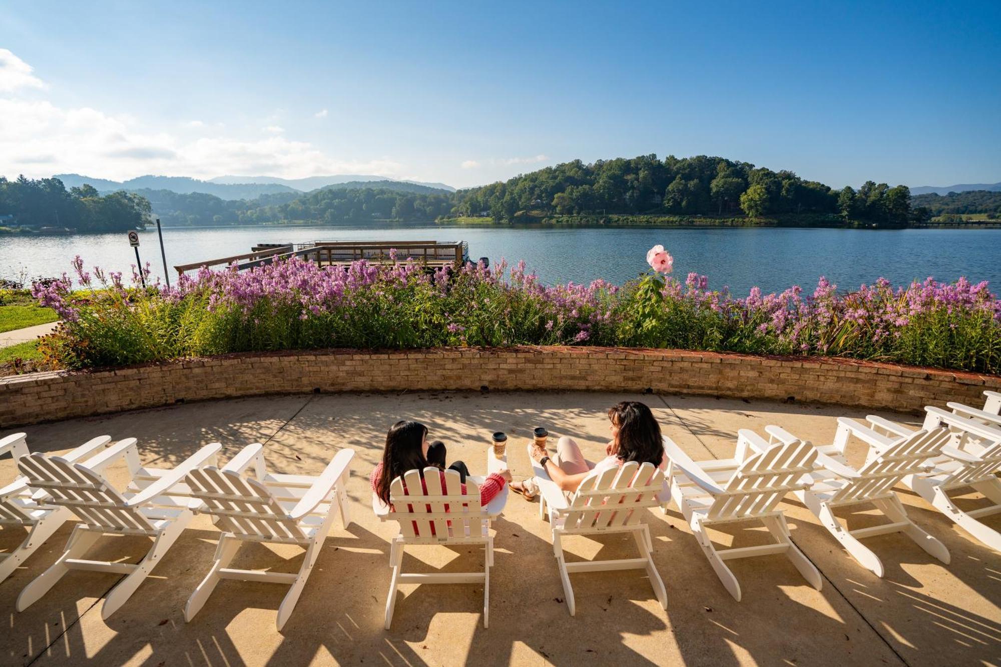 A Beautiful View & Carriage Villa Lake Junaluska Oda fotoğraf