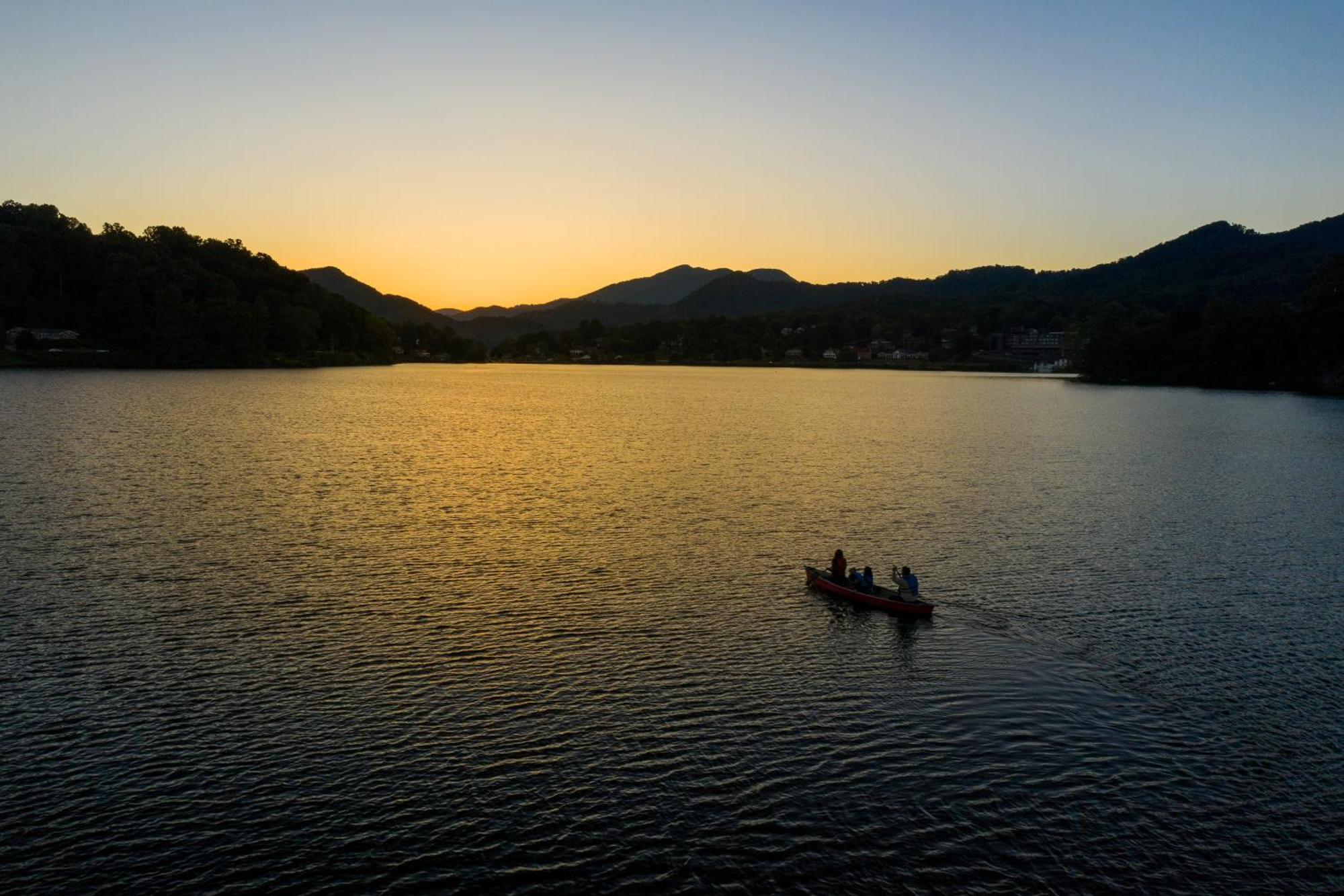 A Beautiful View & Carriage Villa Lake Junaluska Oda fotoğraf