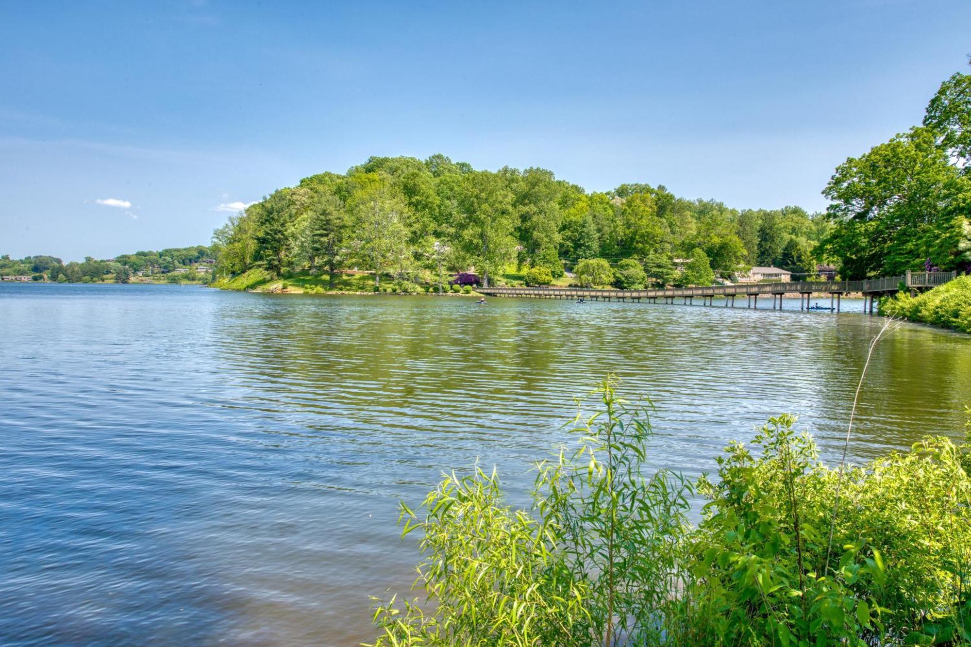 A Beautiful View & Carriage Villa Lake Junaluska Oda fotoğraf