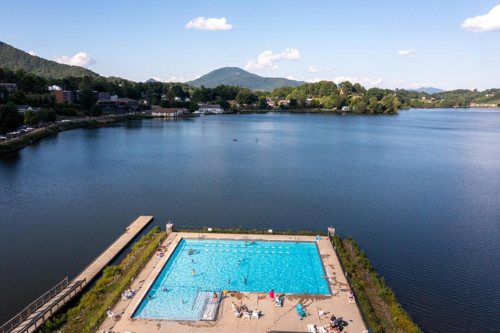 A Beautiful View & Carriage Villa Lake Junaluska Oda fotoğraf